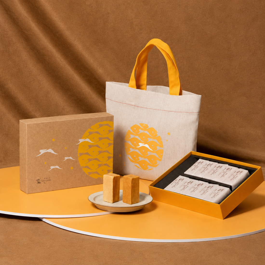 SunnyHills Pineapple & Apple Cake Gift Box 10pcs – Mid-Autumn Festival Limited Edition