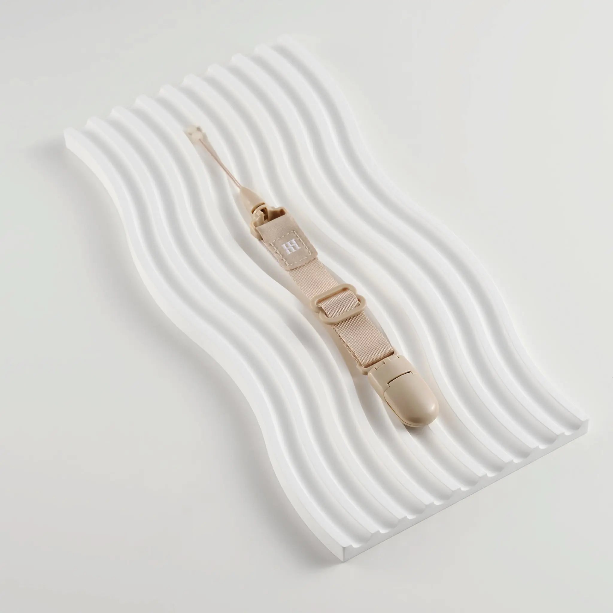 Simba | Allongé Glow-in-the-Dark Pacifier Clip -Nook【Beige】 - Anini Baby Australia