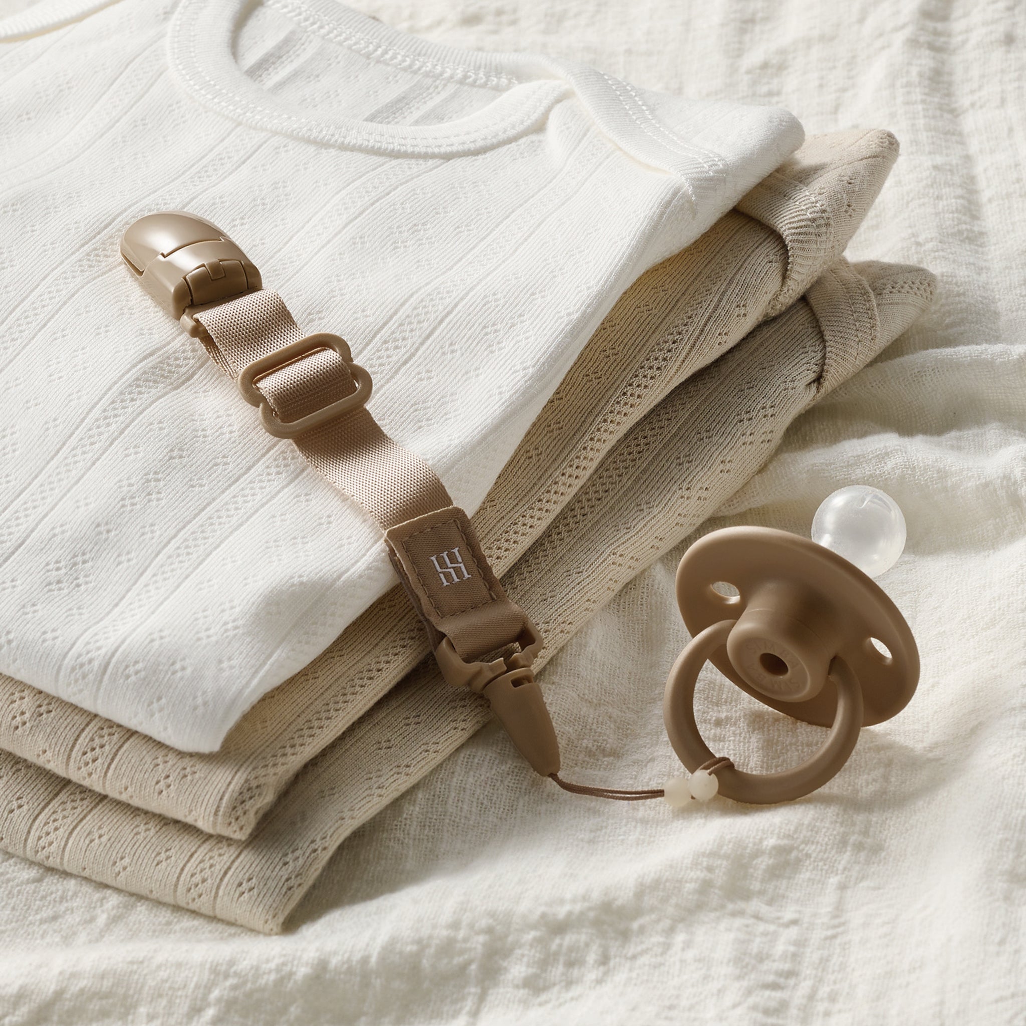 Simba | Allongé Glow-in-the-Dark Pacifier Clip -Beanie【Cocoa】