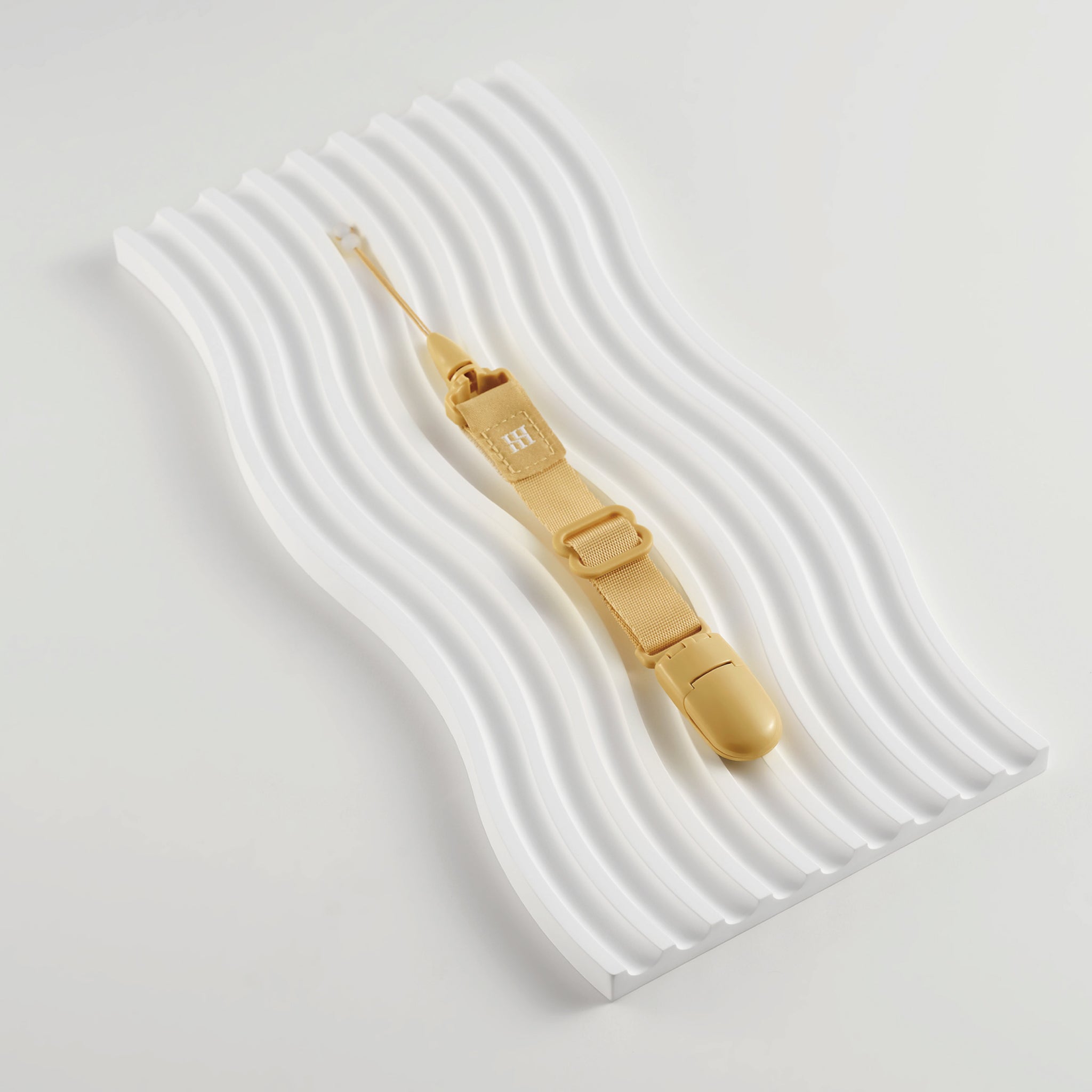 Simba | Allongé Glow-in-the-Dark Pacifier Clip -【Honey Mustard】