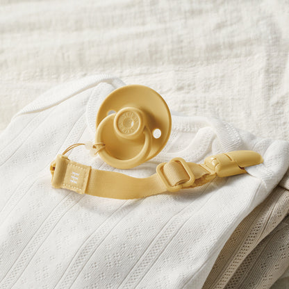 Simba | Allongé Glow-in-the-Dark Pacifier Clip -【Honey Mustard】